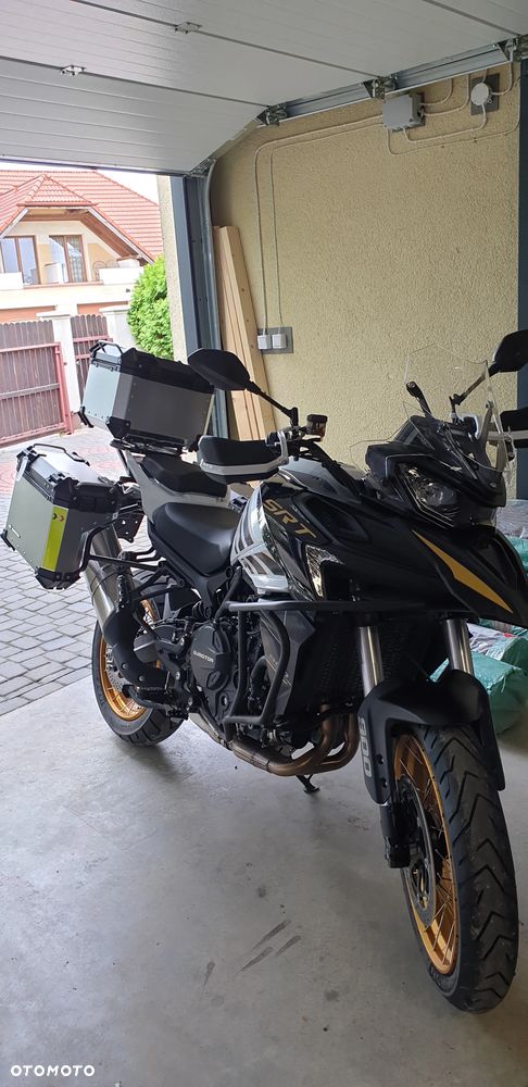 QJMOTOR 900 SX - 2