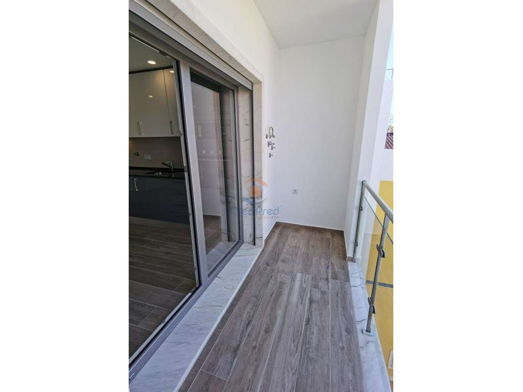 Apartamento T2 em Condomínio Privado | Vale Grande, Famões - Grande imagem: 4/25