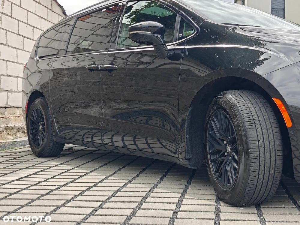 Chrysler Pacifica - 23