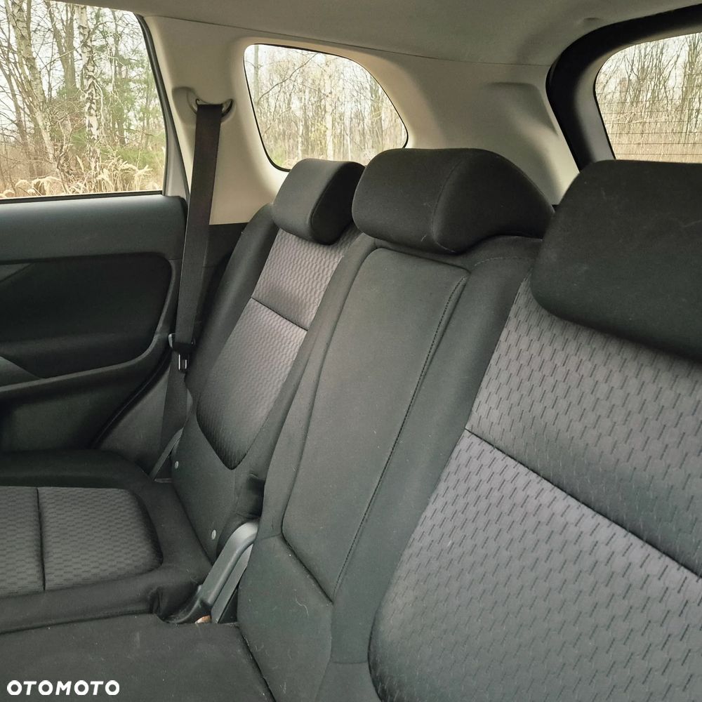 Mitsubishi Outlander - 26