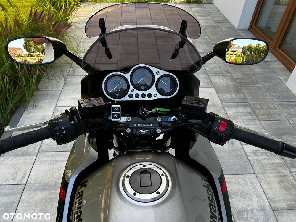 Kawasaki ZRX - 8