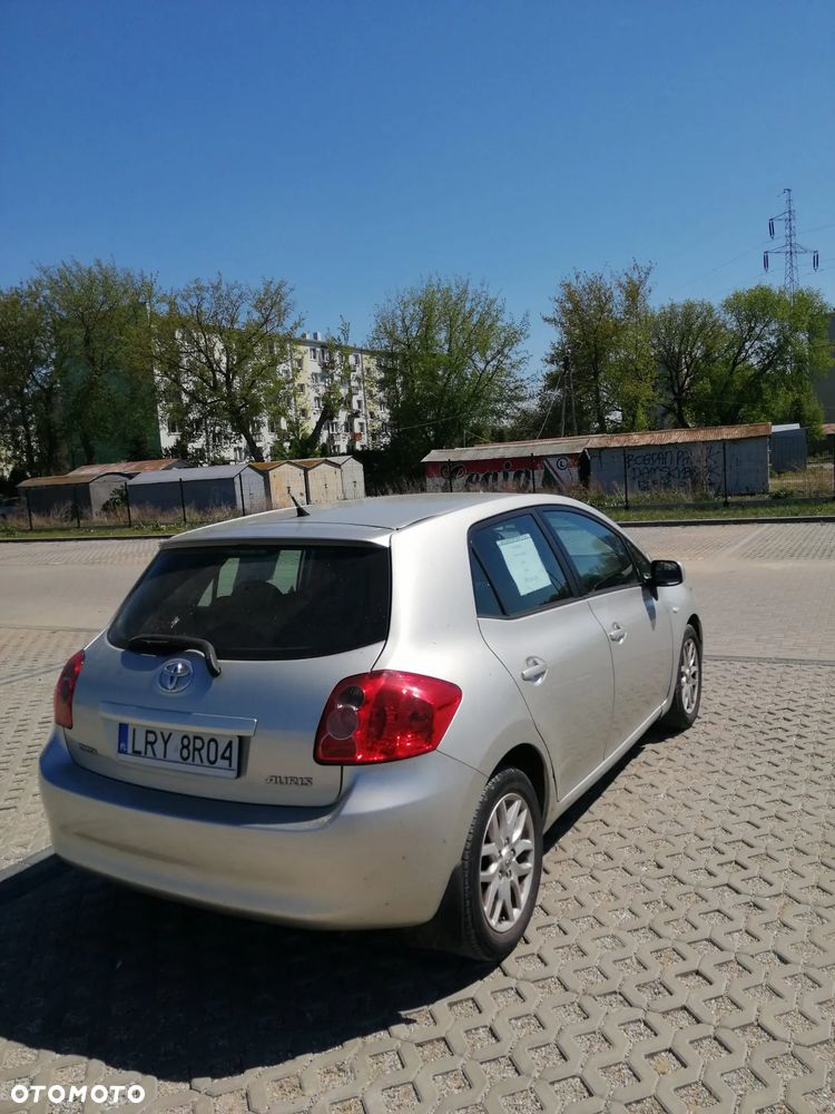 Toyota Auris 1.4 D-4D - 5