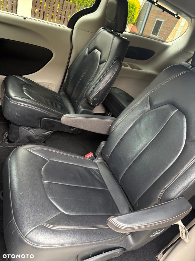 Chrysler Pacifica - 16