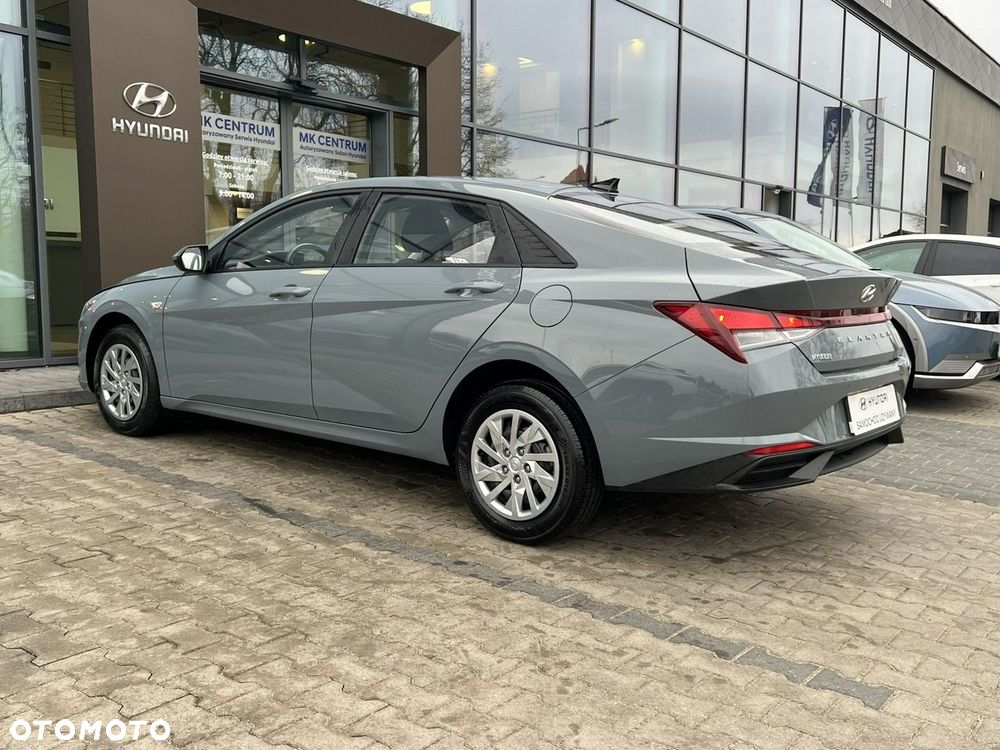 Hyundai Elantra - 5