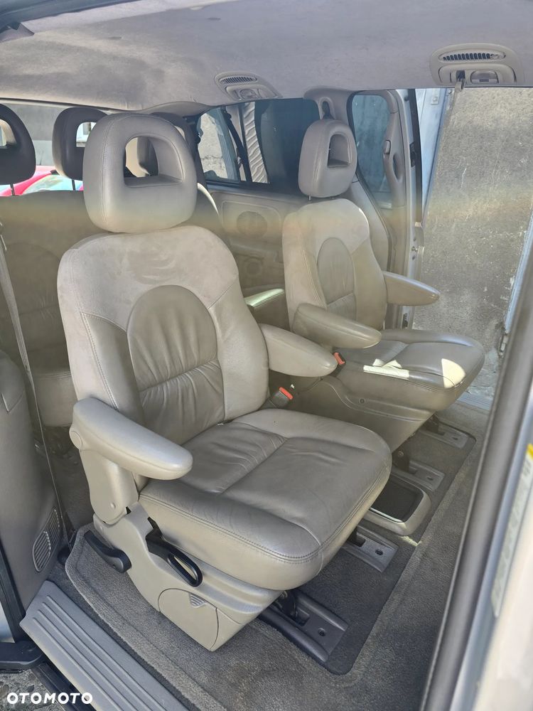 Chrysler Grand Voyager 3.3L Limited - 17