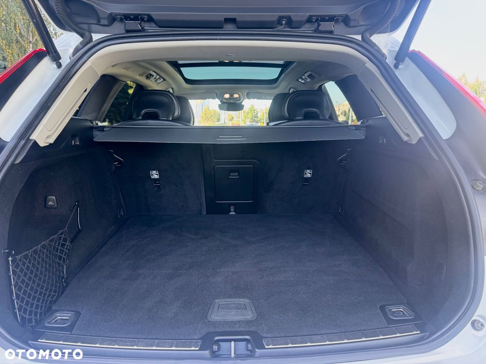 Volvo XC 60 T6 AWD Recharge Geartronic RDesign Expression - 15