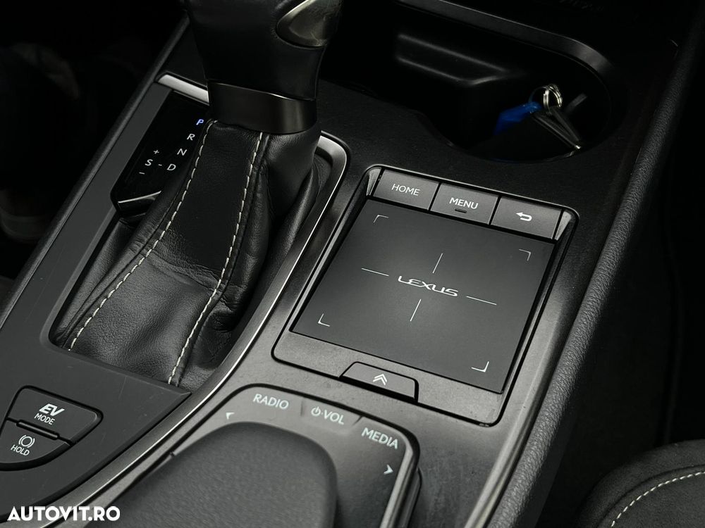 Lexus UX 250h Business Edition - 33