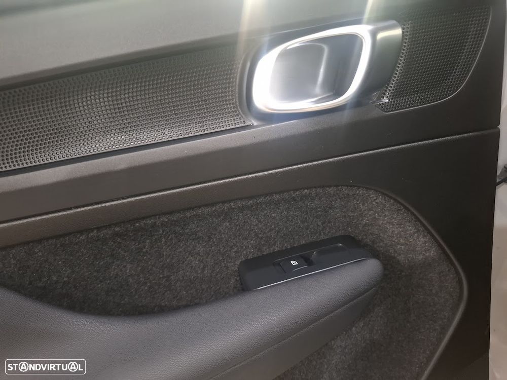 Volvo C40 Recharge 82 kWh Single M. Extended Range RWD Ultimate - 27