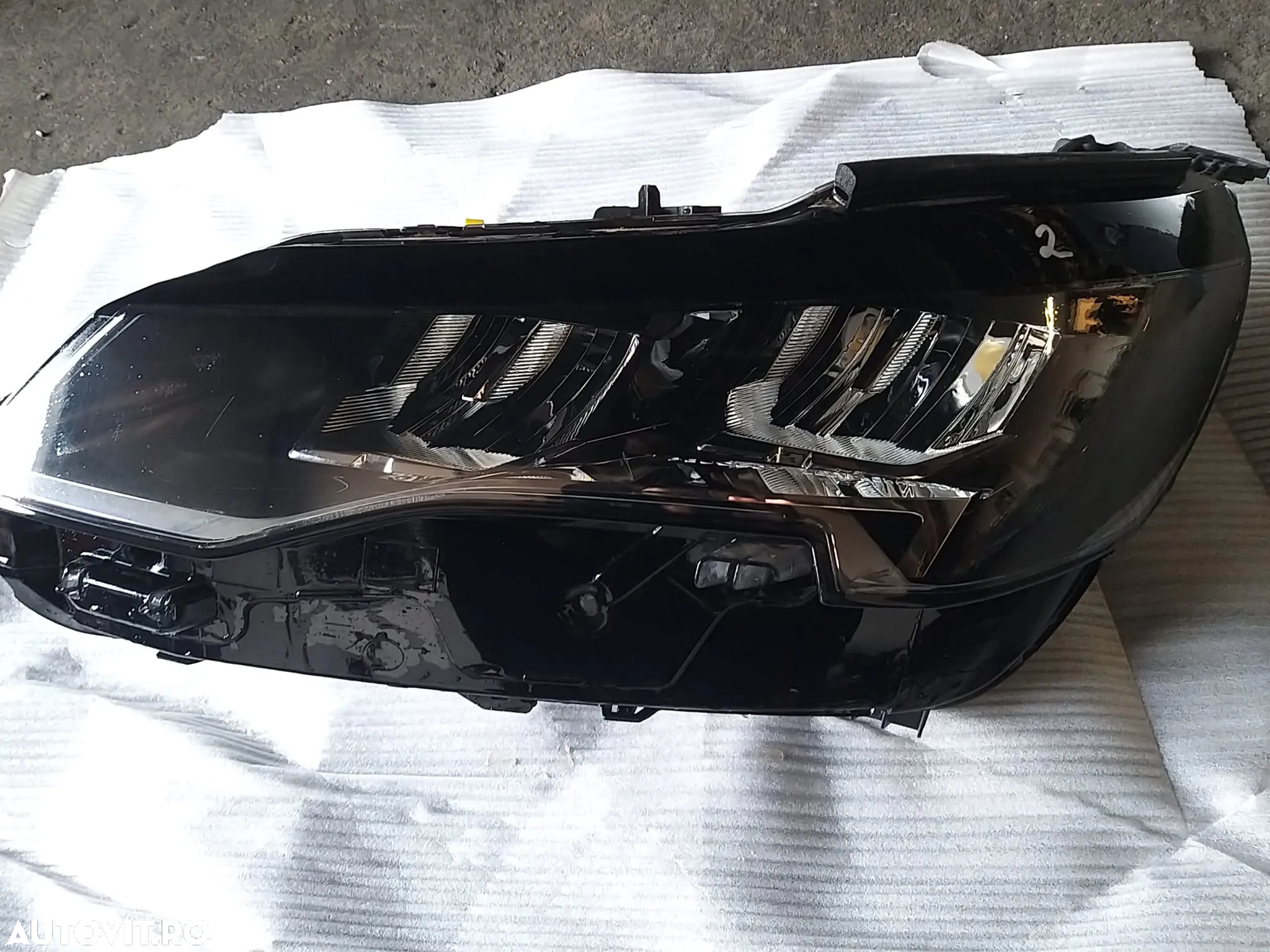 Far Stanga cod: 9836230280 Xenon, Led Technologie pentru Peugeot 3008 din 2020 1.6 Diesel - 2