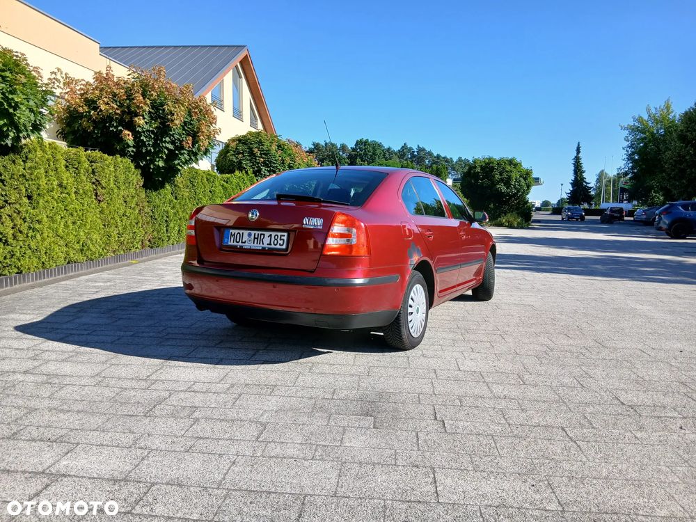 Skoda Octavia 1.6 Ambiente - 11