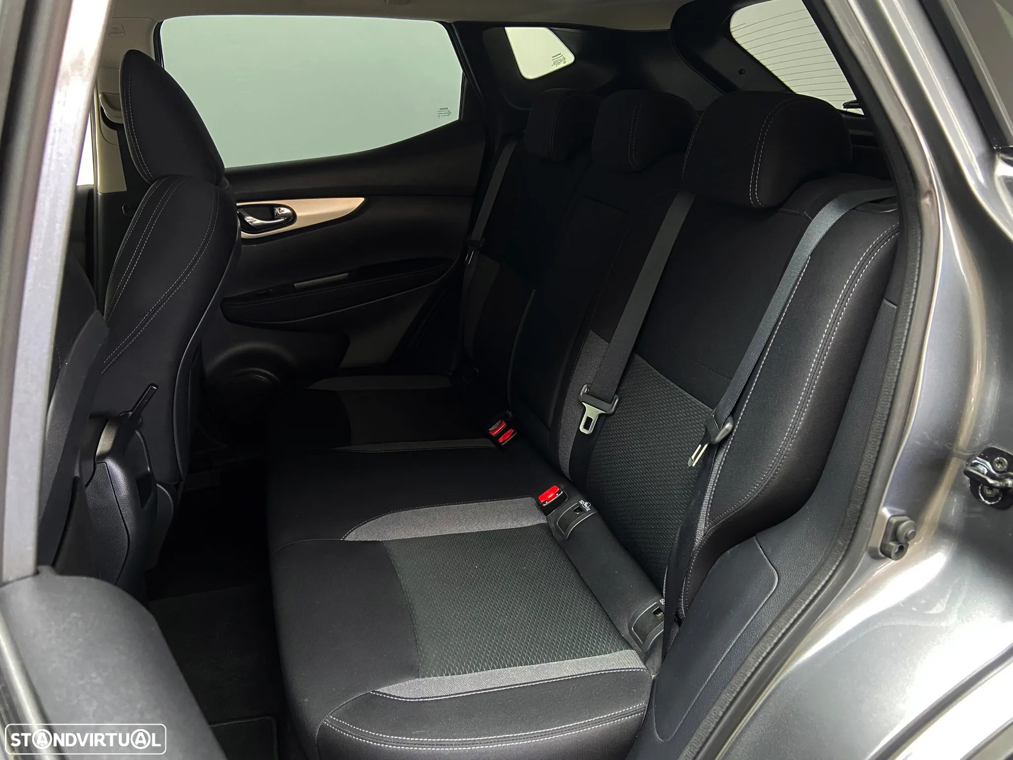 Nissan Qashqai 1.5 dCi N-Connecta 18 - 11