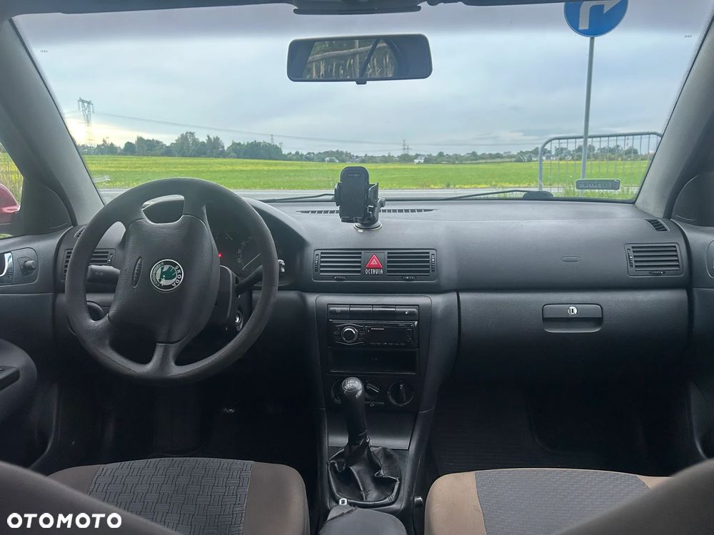 Skoda Octavia 1.6 Tour - 8