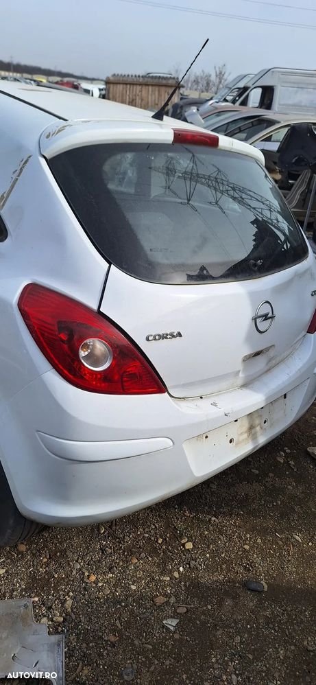 LAMPA STOP OPEL CORSA D - 2