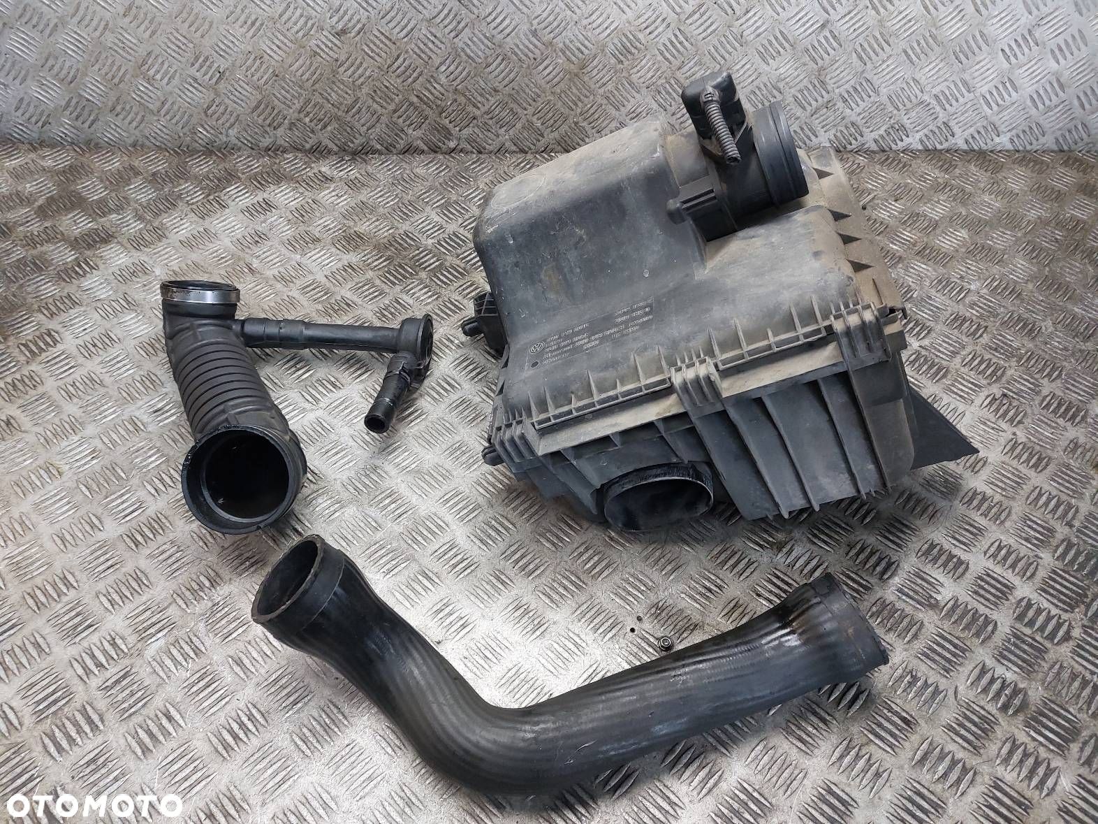 OBUDOWA FILTRA POWIETRZA PRZEPŁYWOMIERZ RURA DOLOT VW LT 46 2.8 TDI - 1