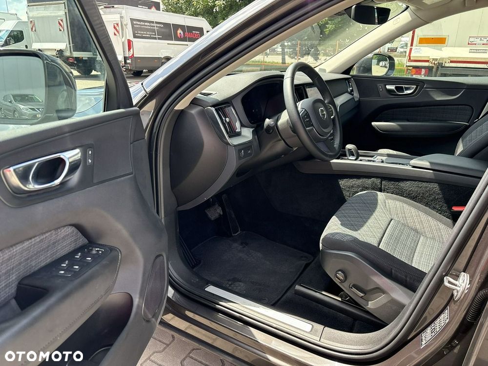Volvo XC 60 B4 D Momentum Pro - 10