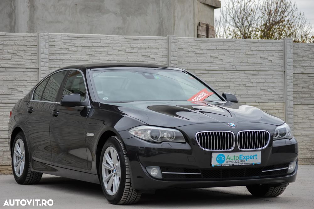 BMW Seria 5 525d xDrive - 32