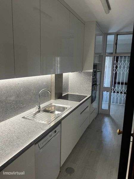 Apartamento T3 no Porto - Grande imagem: 4/12