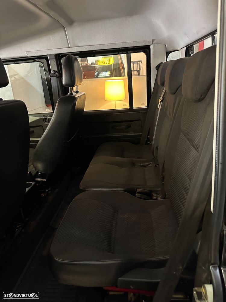 Land Rover Defender 110 CC 2.4 CRD E - 14