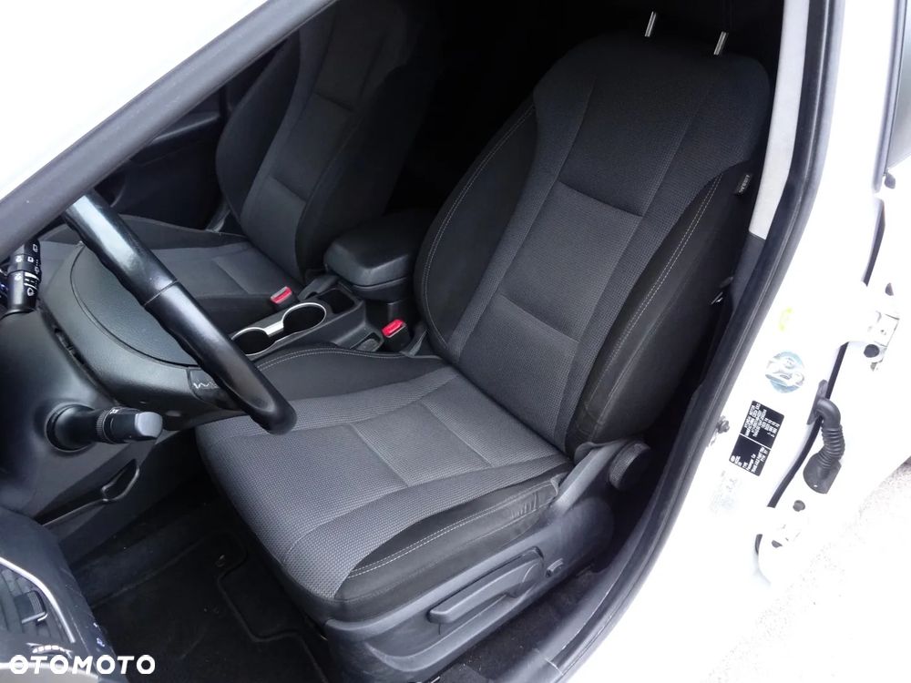Hyundai i30 blue 1.4 Trend - 21