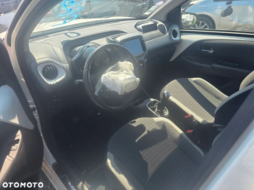 Toyota Aygo x-play - 11