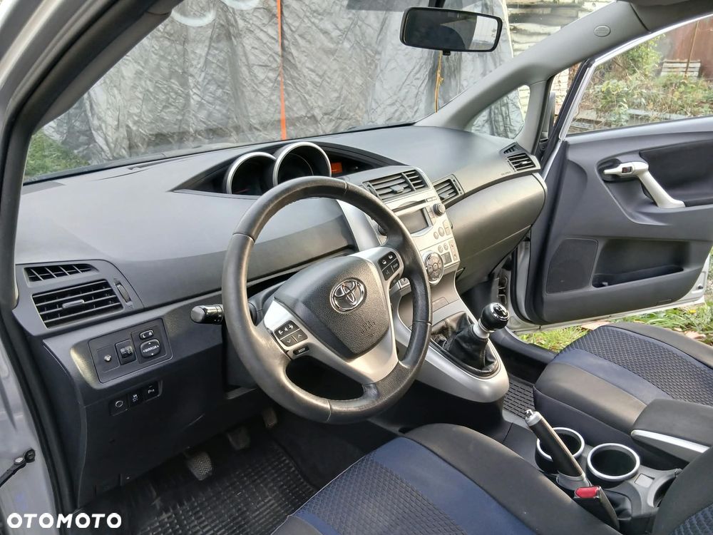 Toyota Verso 2010 photo 4