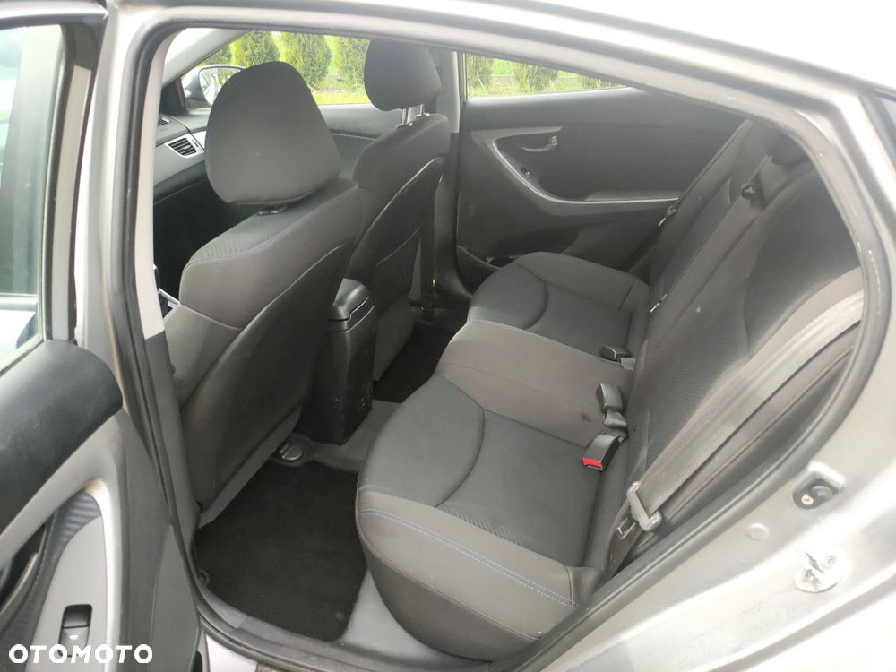 Hyundai Elantra - 6