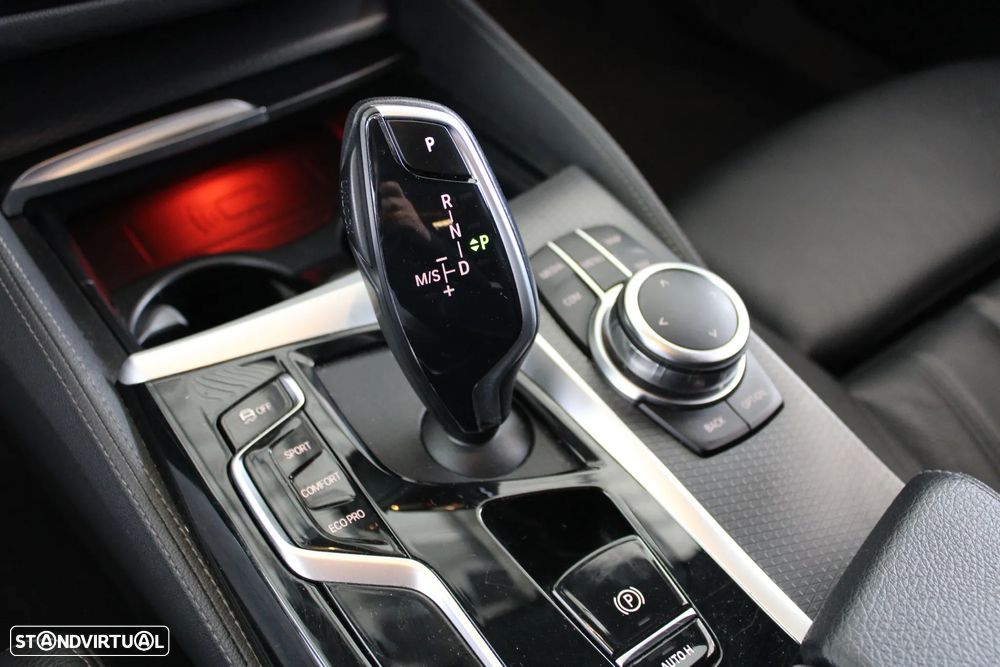 BMW 520 d Pack Desportivo M Auto - 17