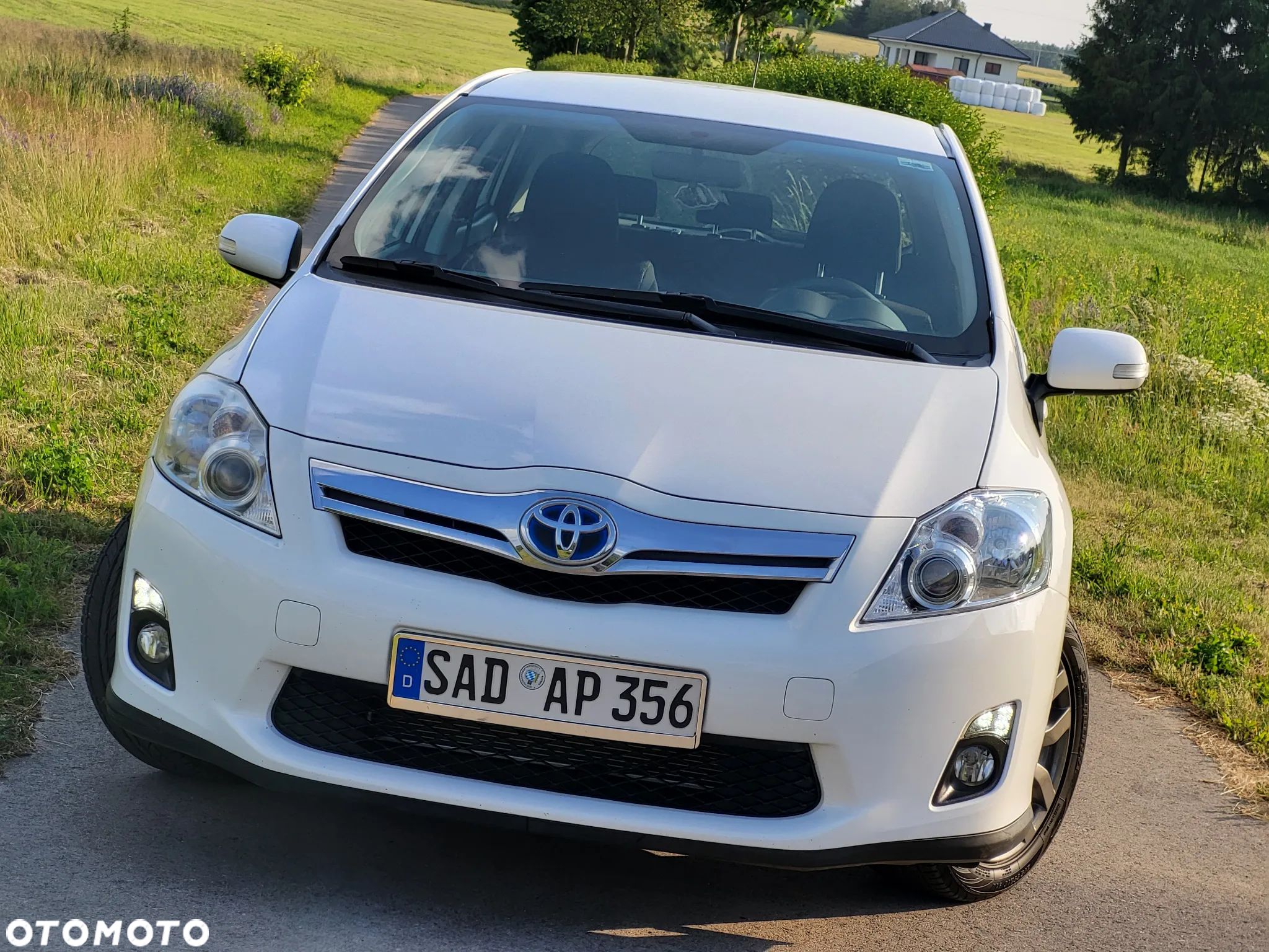 Toyota Auris 1.8 HSD Prestige NAVI - 1