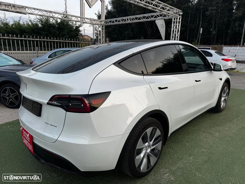Tesla Model Y Long Range Dual Motor AWD - 12