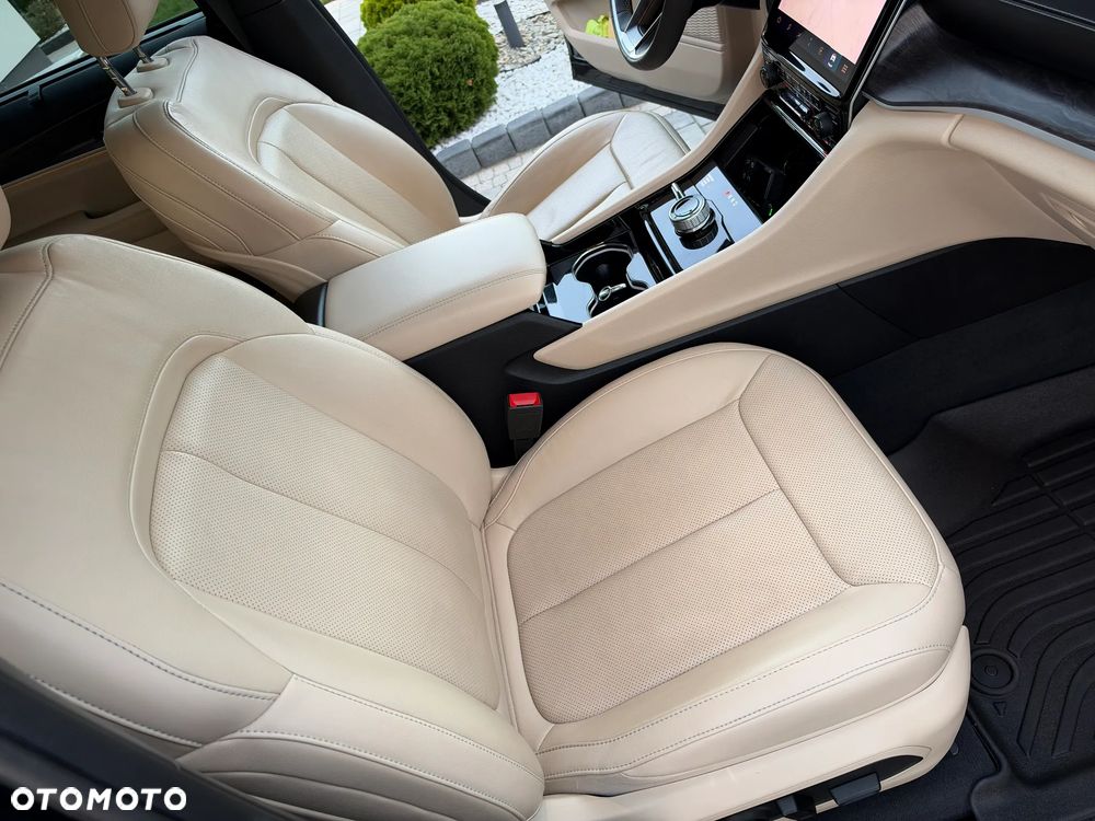 Jeep Grand Cherokee - 22