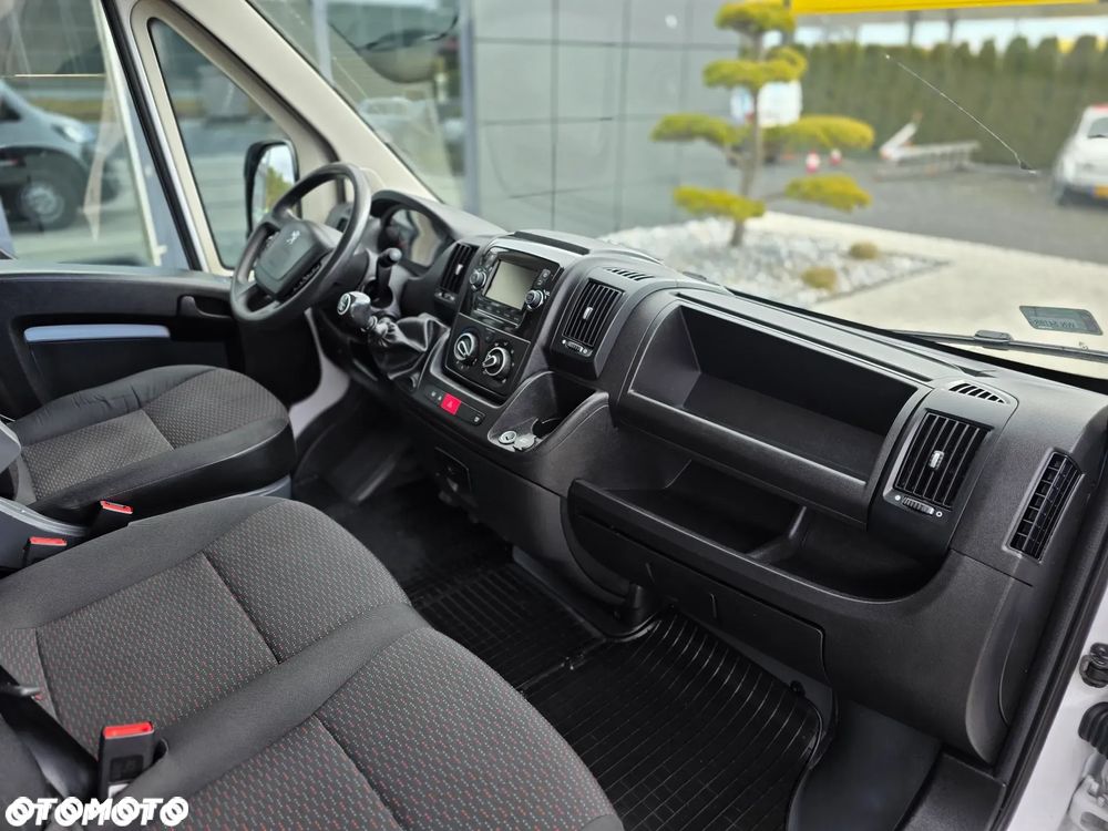 Peugeot Boxer L4H2 Extra Long 2.2 Diesel 165 Koni BEZWYPADKOWY z Polskiego Salonu I Model 2023 rok IPierwszy i Jedyny Właściciel I SERWISOWANY I Wyjątkowo Atrakcyjny Egzemplarz I - 25