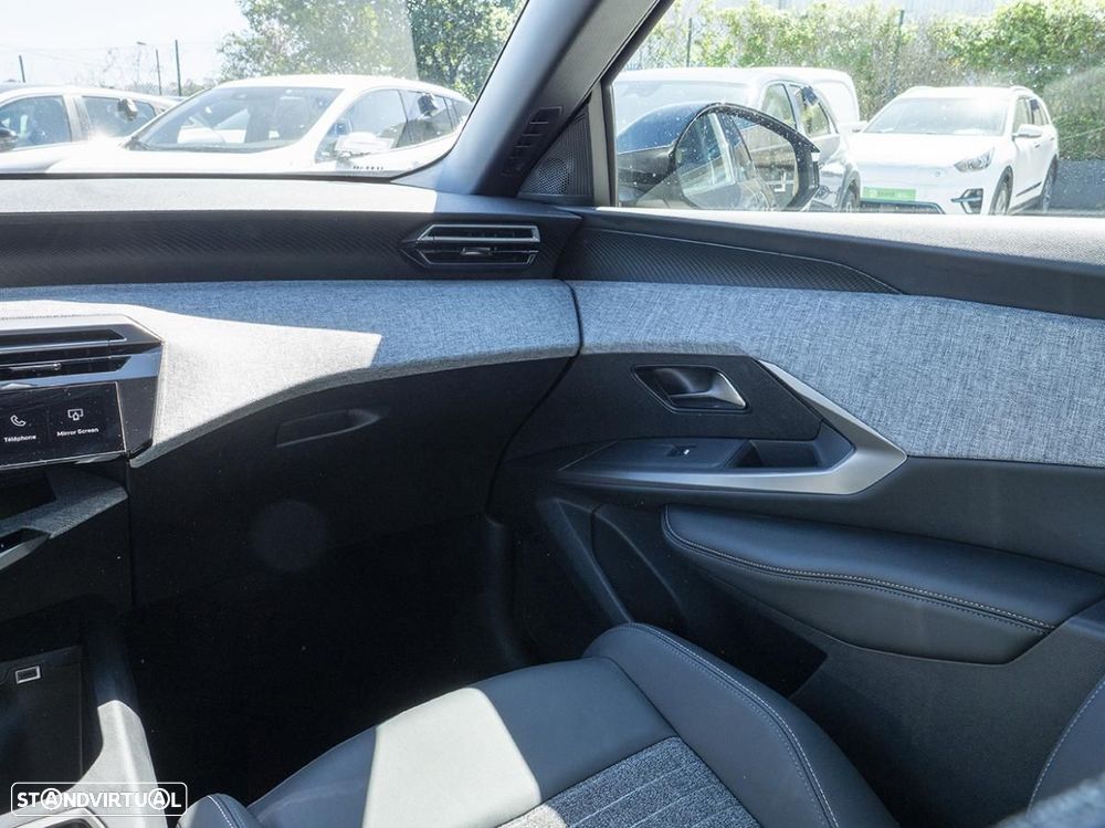 Peugeot E-3008 73 kWh Allure - 28