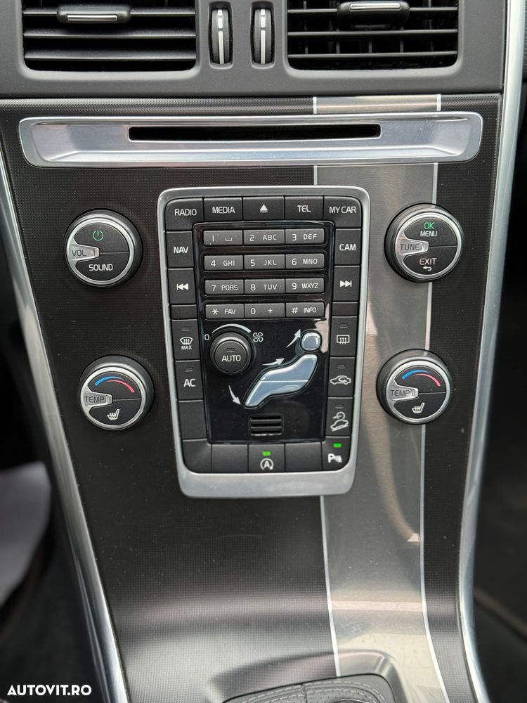 Volvo XC 60 D4AWD Start-Stop R-Design - 16