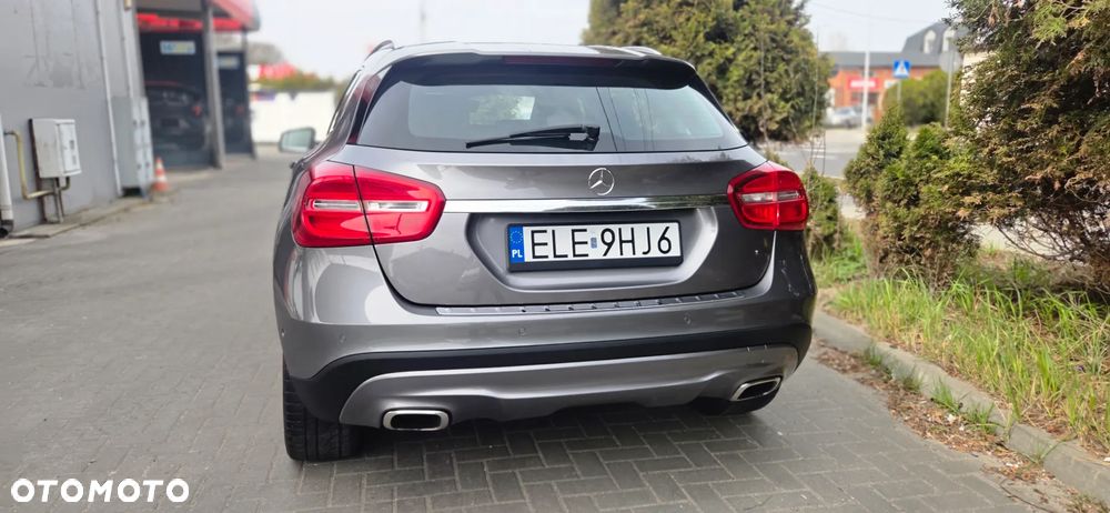 Mercedes-Benz GLA 250 7G-DCT StreetStyle - 12