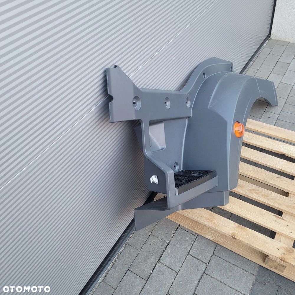 STOPNICA RH/LH MAN TGL TGM NOWY ORYGINAŁ NM.81.61520-0209 - 3