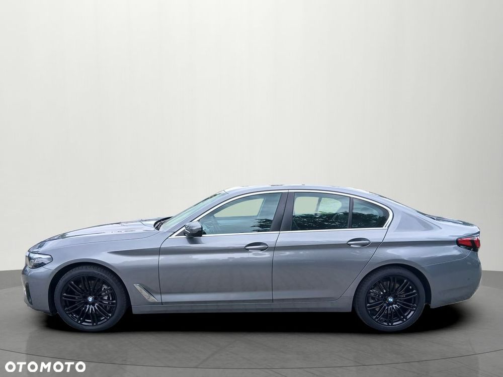 BMW Seria 5 540d xDrive mHEV - 10