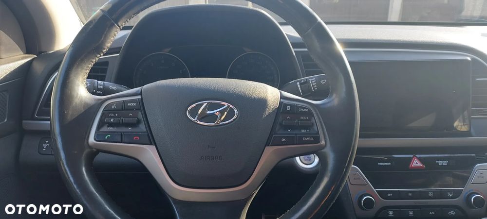 Hyundai Elantra - 15