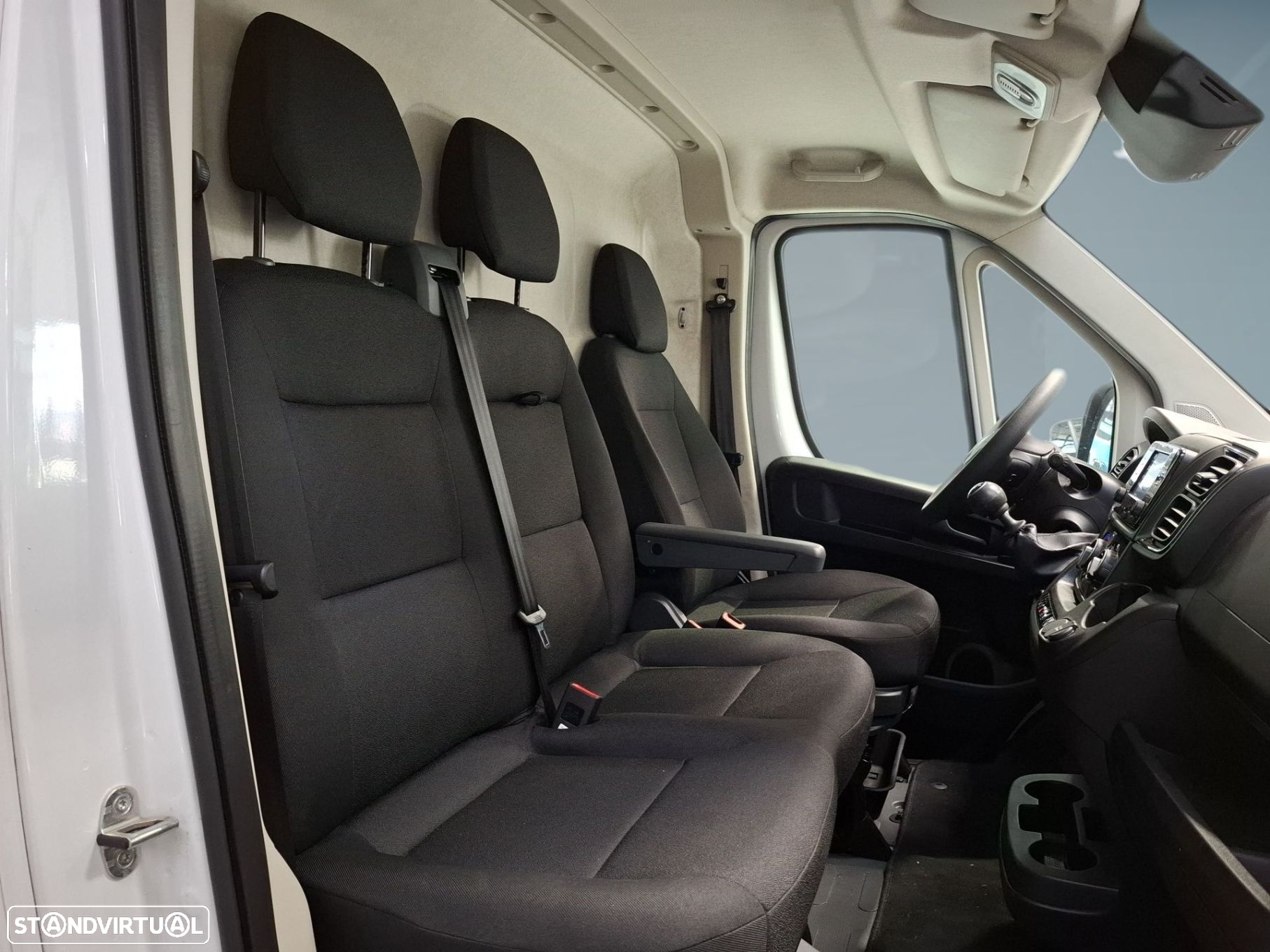 Peugeot Boxer 2.2 BlueHDi 140 S&S 333 L2H2 - 12