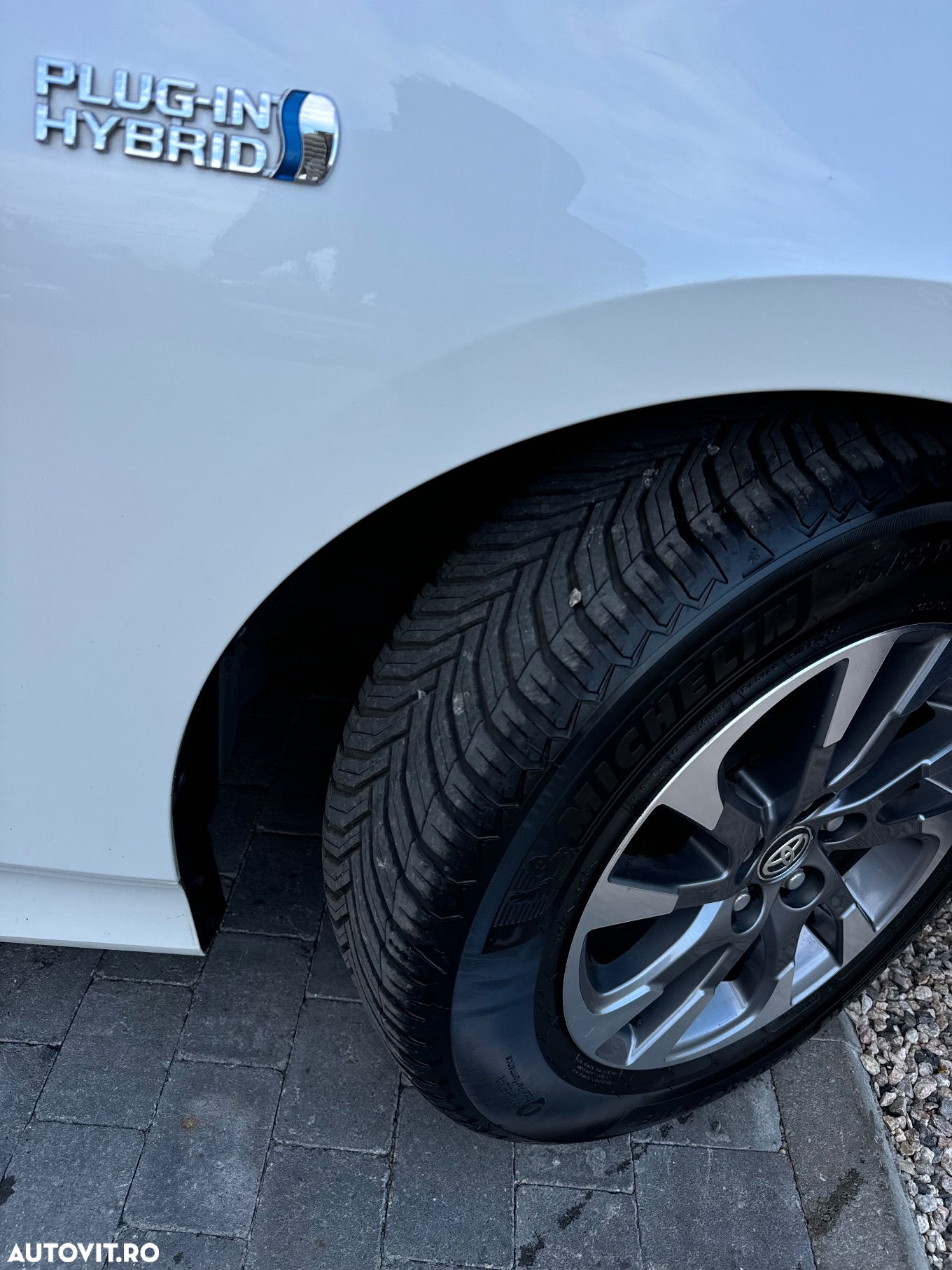 Toyota Prius Plug-in Hybrid Solar - 34