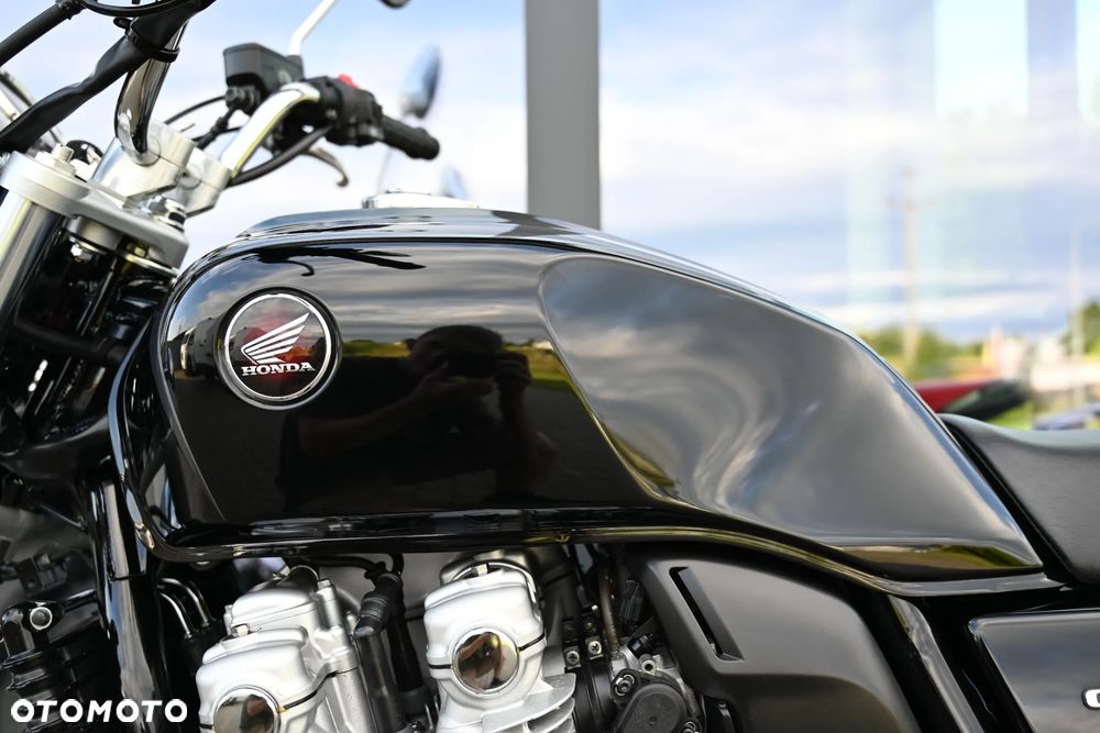 Honda CB - 11