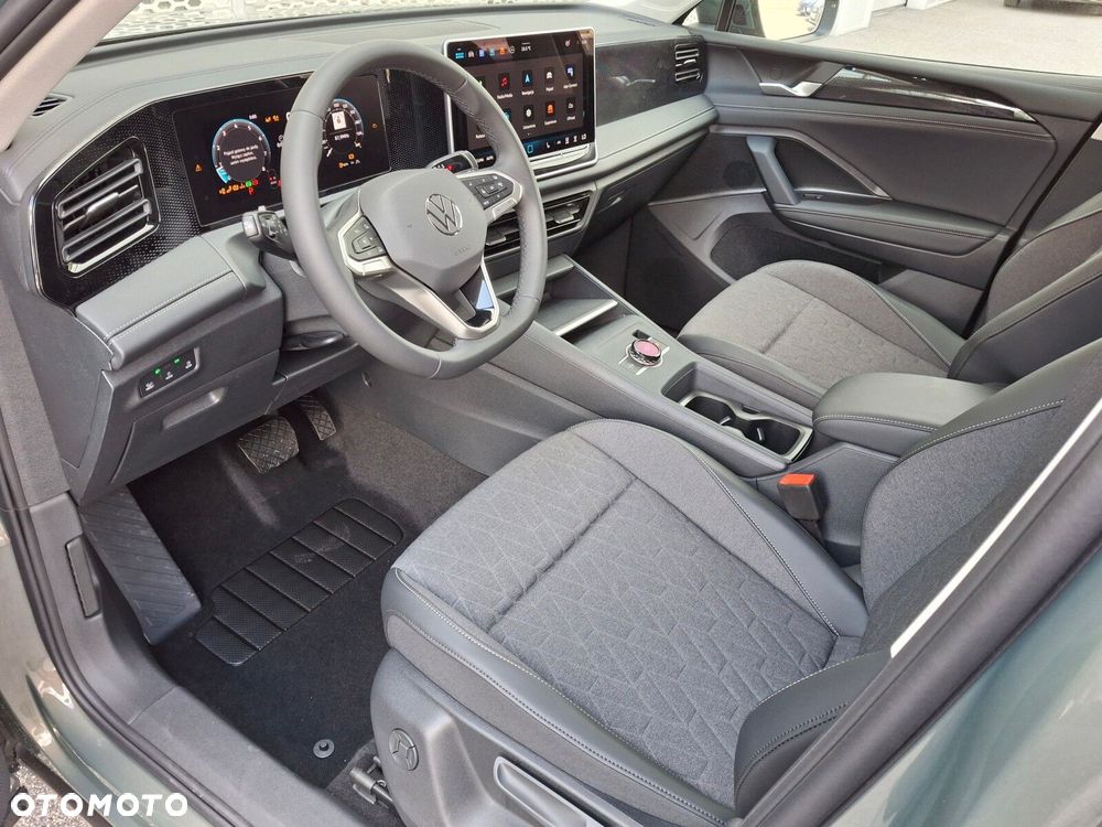 Volkswagen Tiguan - 11