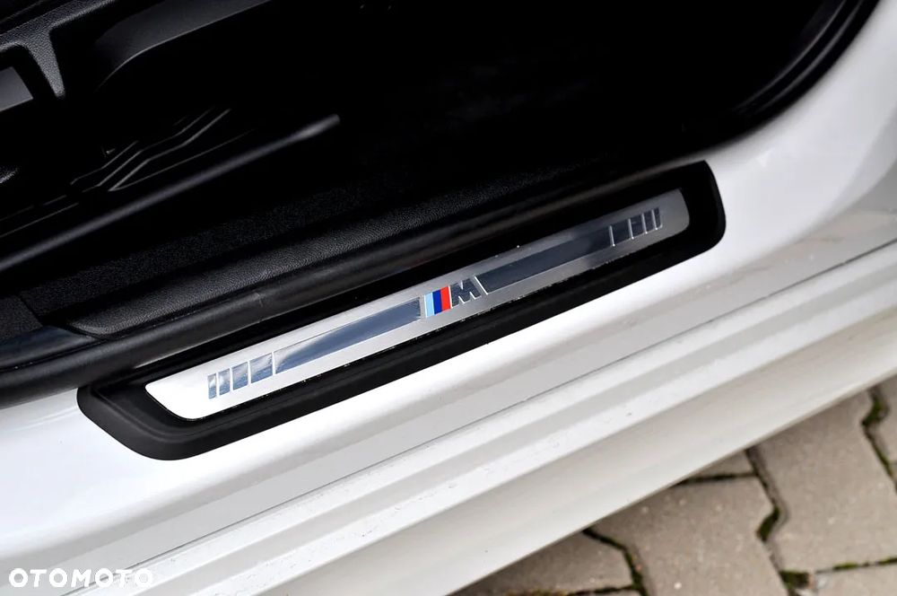BMW Seria 3 330e Touring M Sport - 16