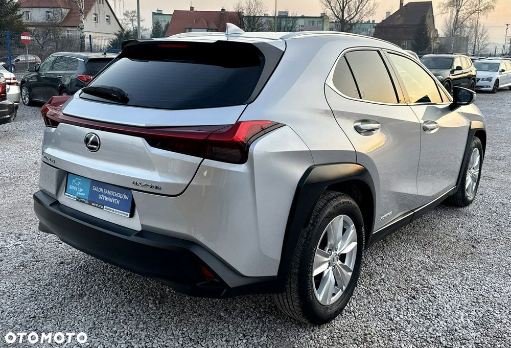 Lexus UX - 5