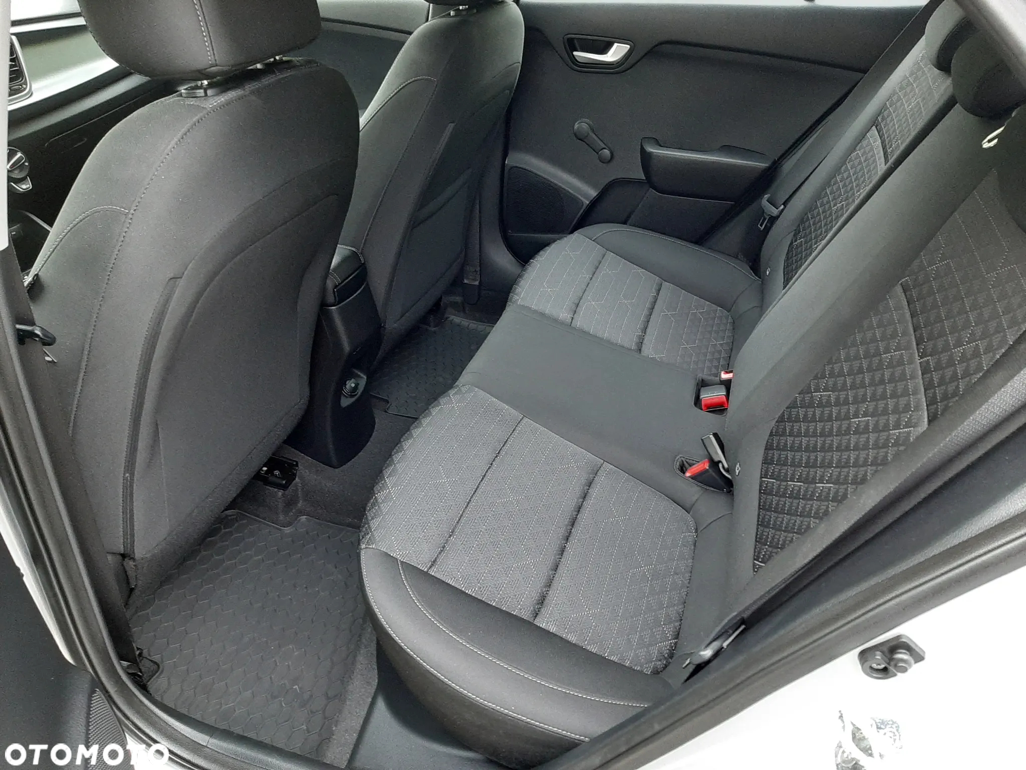 Kia Rio - 14