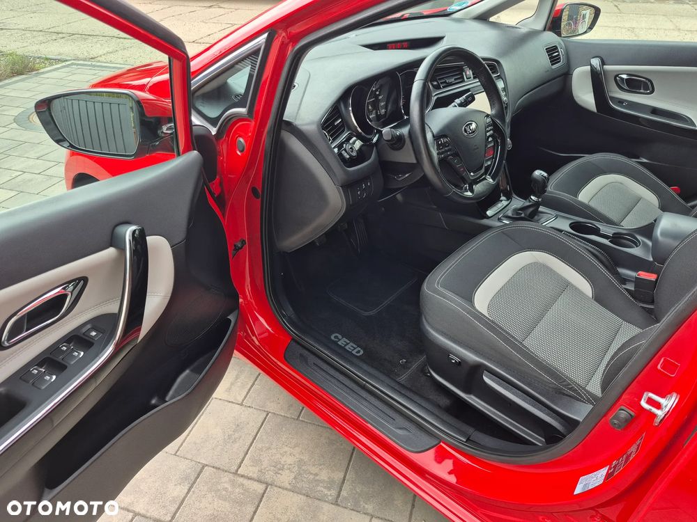 Kia Ceed - 38