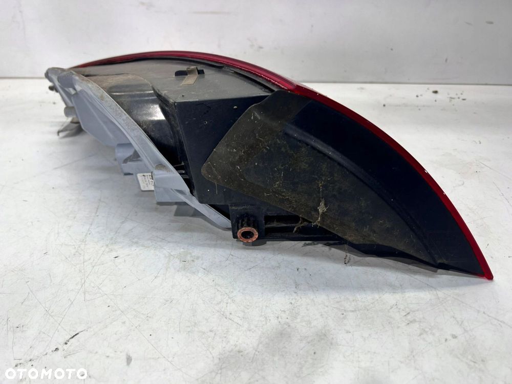 LAMPA PRAWY TYŁ AUDI TT 8J0945096C USZK. - 3