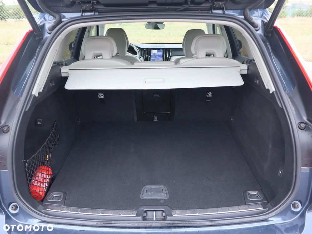 Volvo XC 60 B4 D AWD Plus Bright - 17