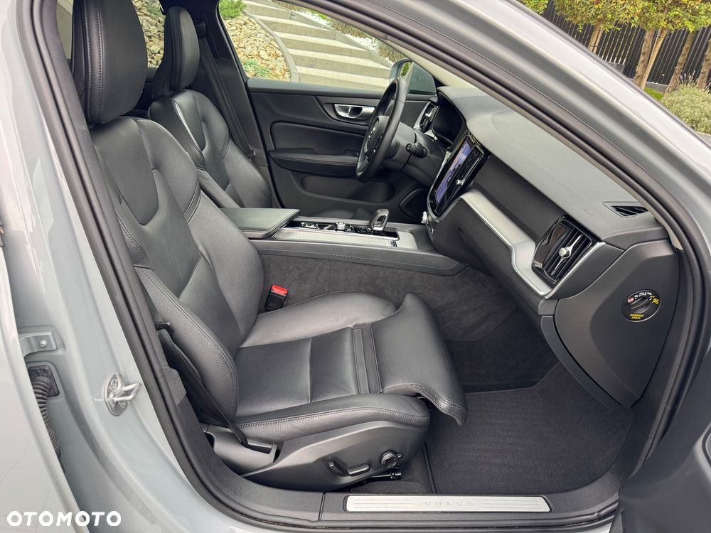 Volvo V60 Cross Country Plus B5 B AWD - 25