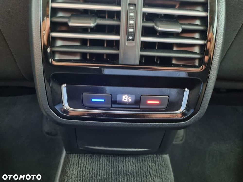 Volkswagen Passat - 20