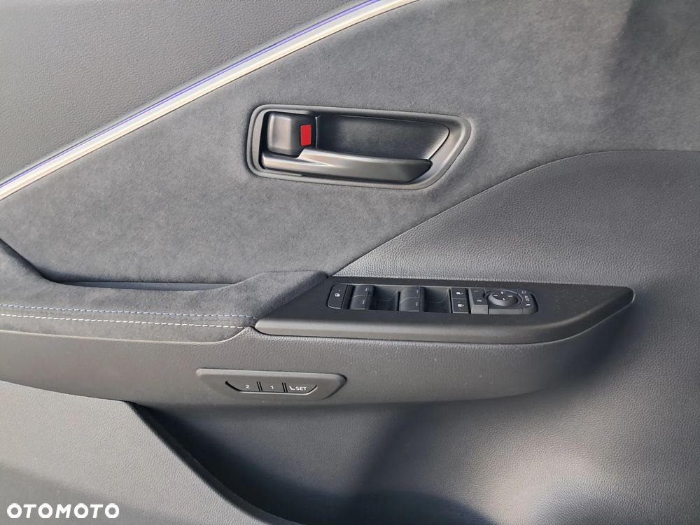 Toyota C-HR 2.0 PHEV Dynamic Force Executive - 19